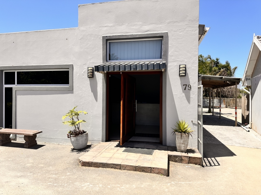 To Let Commercial Property for Rent in Beacon Bay Eastern Cape